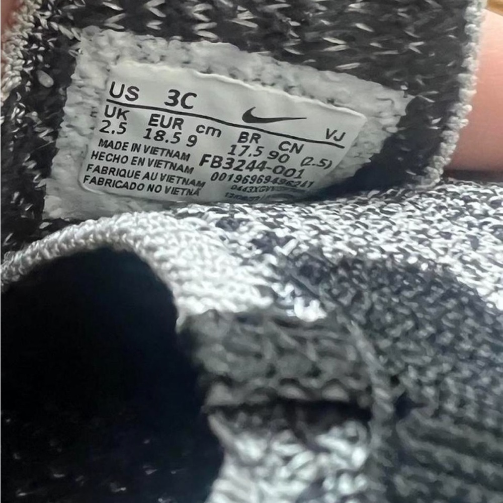 Nike Toddler Knit Slip-On Sneakers in Gray and Black - Picture 4 of 4